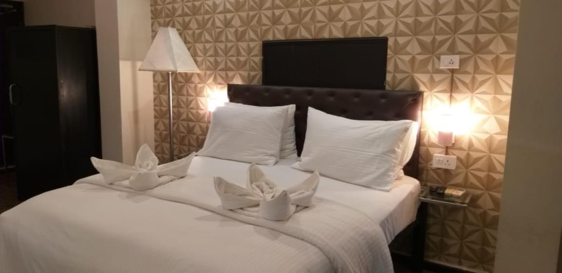 Creek Hotel - باناجي المظهر الخارجي الصورة
