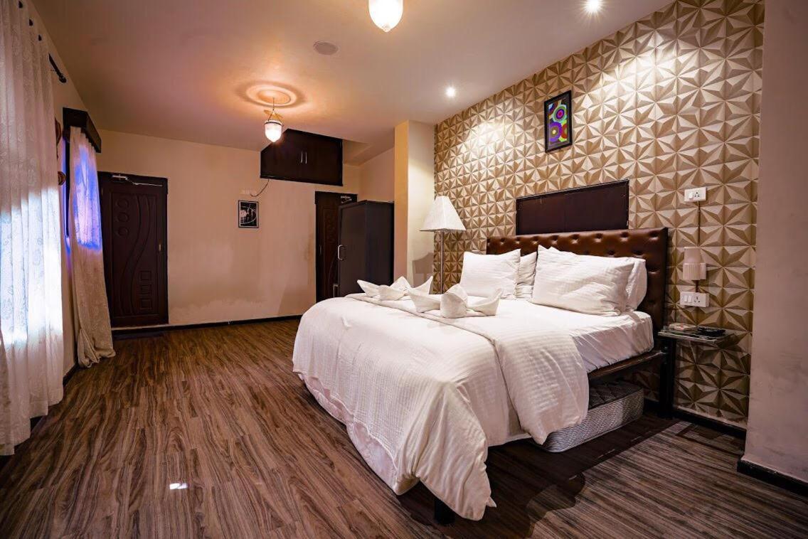 Creek Hotel - باناجي المظهر الخارجي الصورة